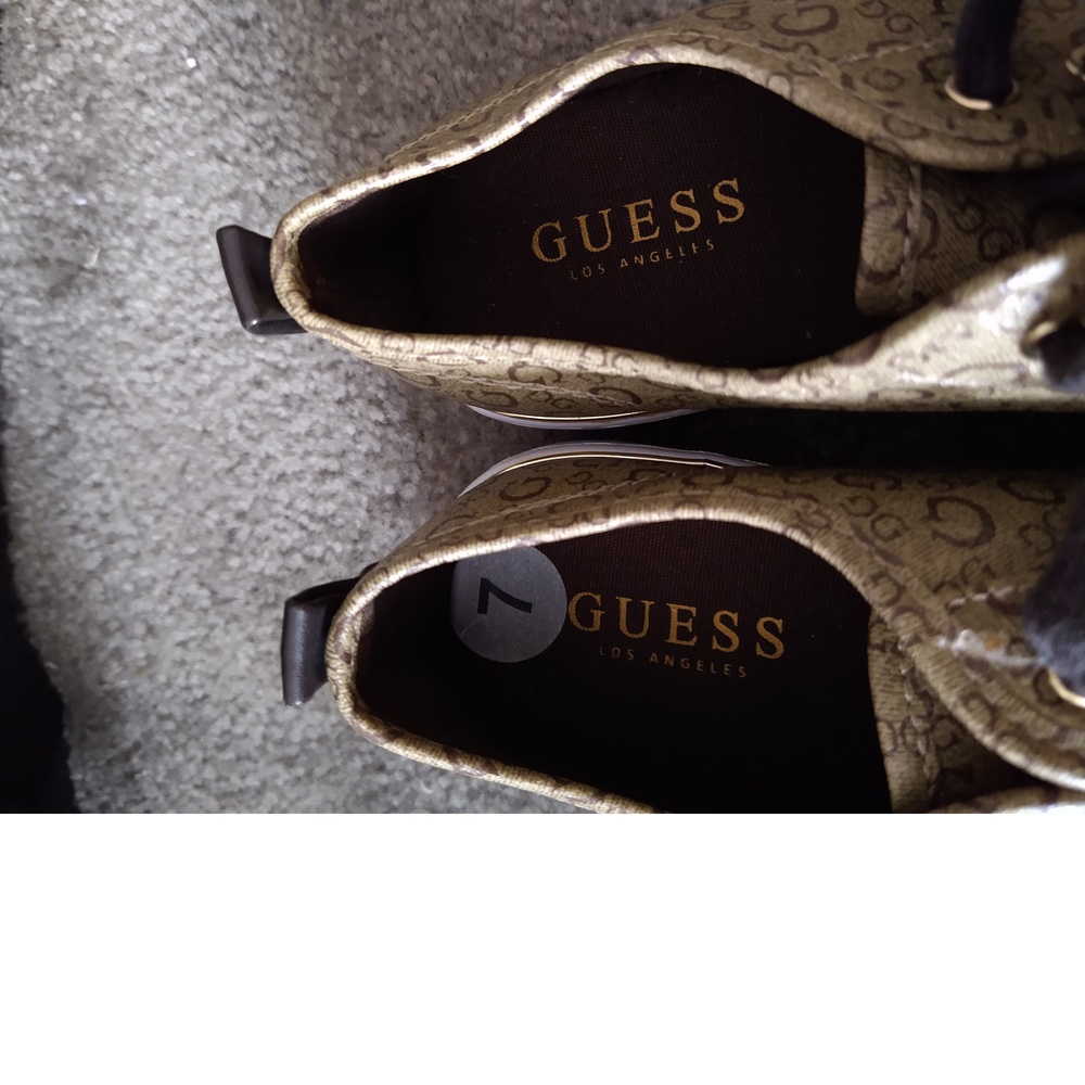 GUESS GOLD SNEAKERS - BEAUTIFUL - SIZE 7 - Picture 3 of 7